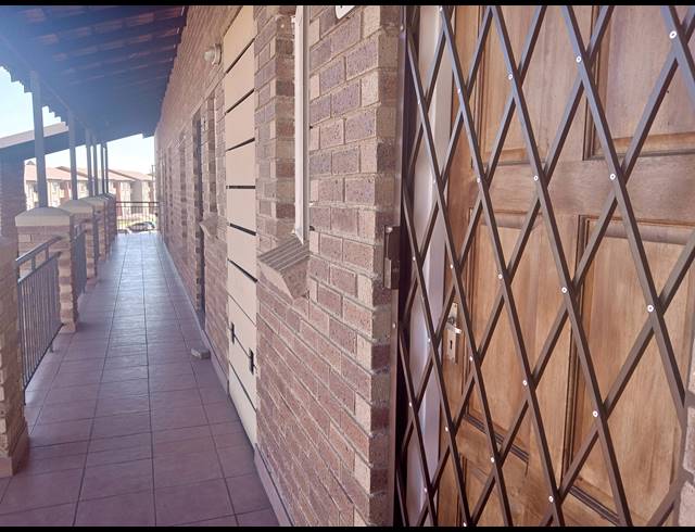 2 BEDROOM SECTIONAL TITLE FOR SALE IN COMET